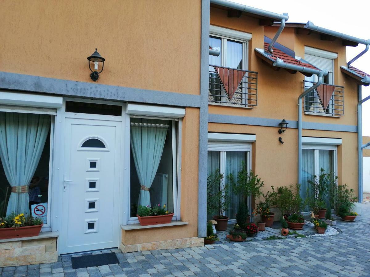 Ludvig Panzio Bed and Breakfast Villány Exteriör bild